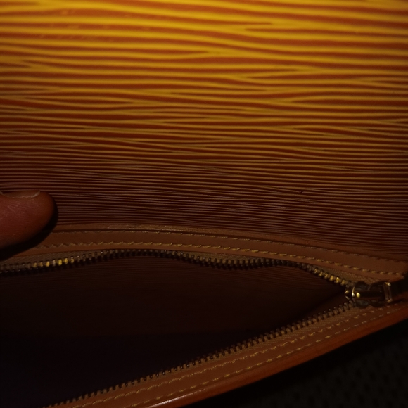 Louis Vuitton yellow epi leather backpack - Picture 4 of 8